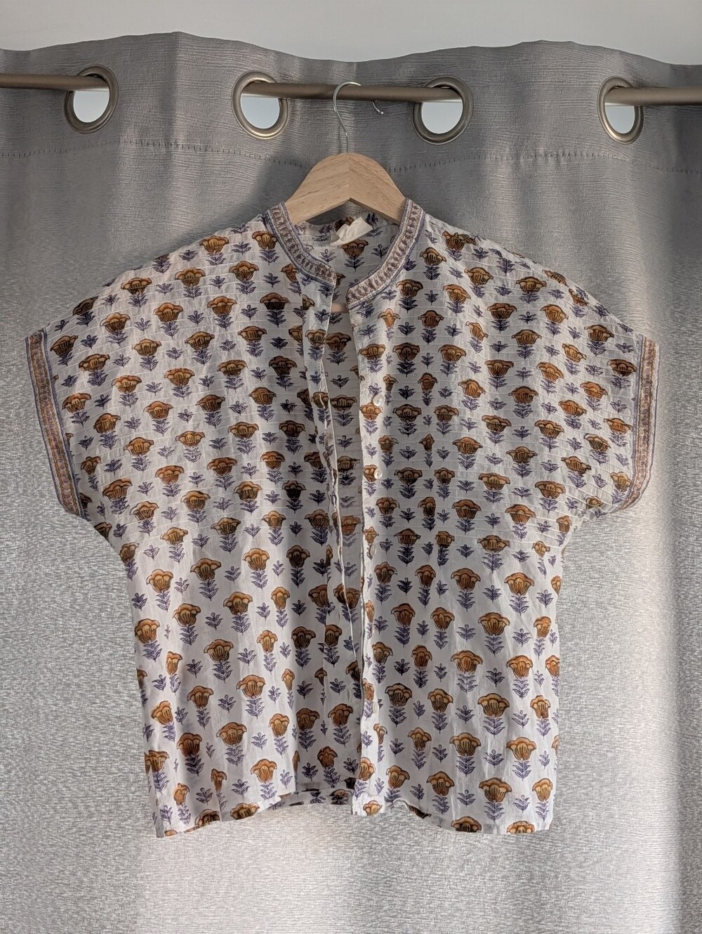 Casual Men's Short-Sleeve Button-Down Shirt in White with Mustard Print